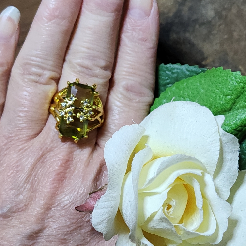 Yellow Gold Toned Ring With Olive Green Glass Cocktail Ring Size 9.5